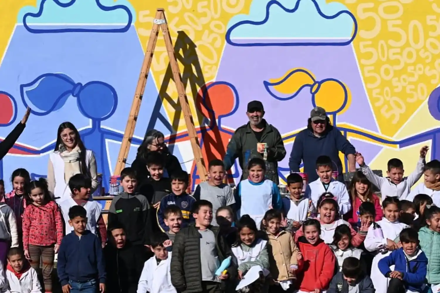 Con la pintada de un mural el jardín de infantes de Strobel celebró los 50 años
