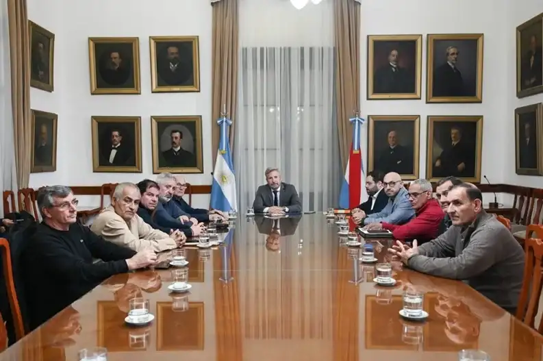 Crisis de Granja Tres Arroyos: Frigerio se reunió con los gremios que representan a los trabajadores
