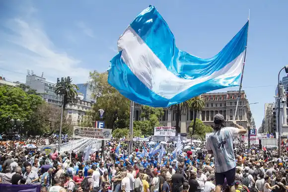 Para la Cámara Argentina de Comercio y Servicios  “medir con distintas varas a los gobiernos no es correcto”