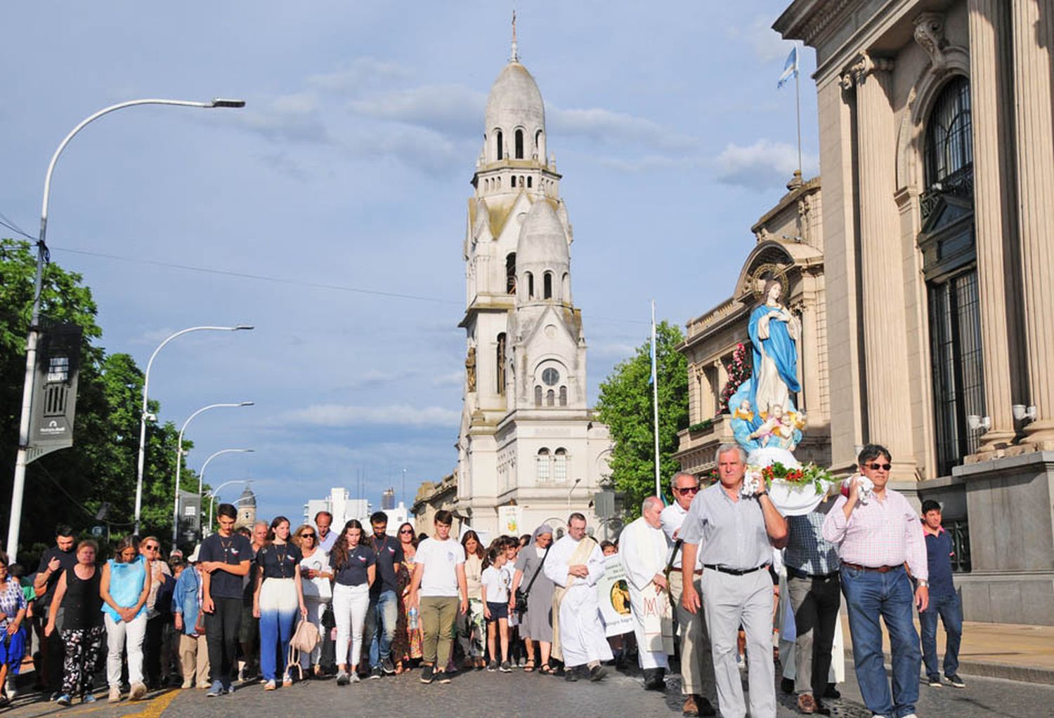 Cientos de fieles celebraron el día de la Inmaculada Concepción