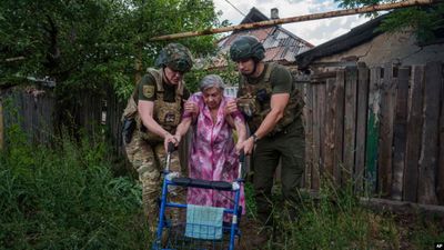 Rusia reporta cinco muertos en ataque con drones ucranianos y ataca edificio residencial en Dnipro