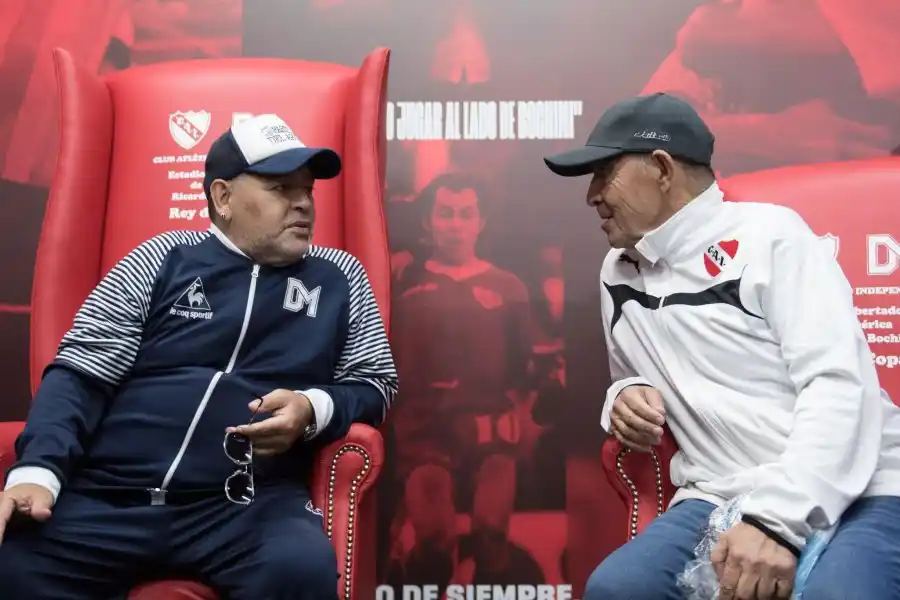 Maradona junto a su ídolo, Ricardo Enrique Bochini