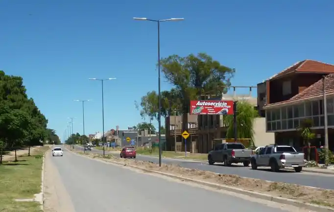 Avenida 10: avanza la obra de iluminación