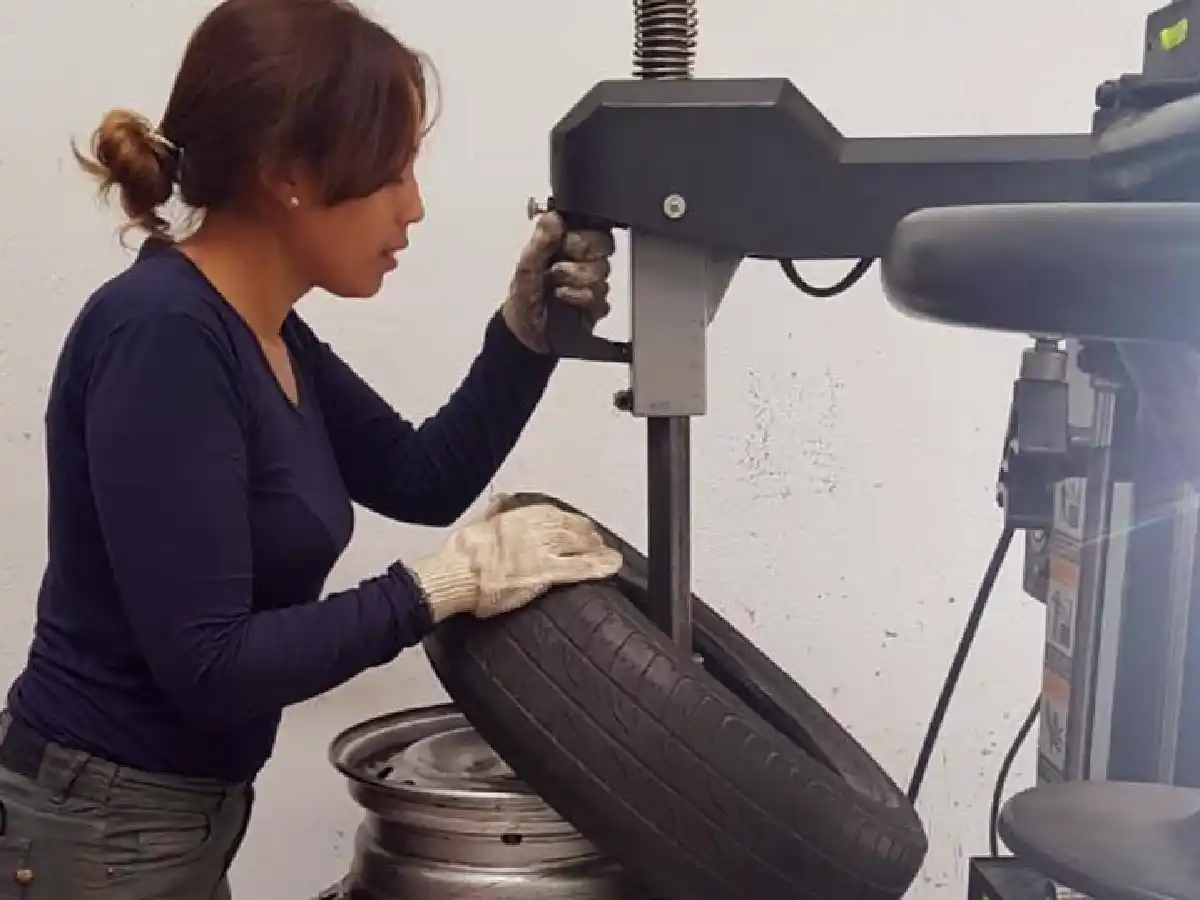 Diez rosarinas son las primeras mujeres graduadas como gomeras profesionales en Argentina