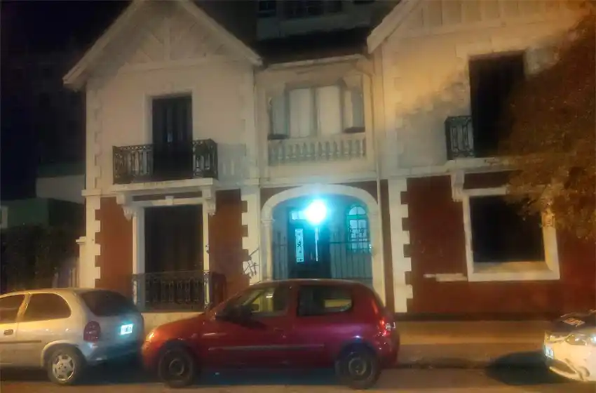 Encapuchados, ingresan a un geriátrico: redujeron a la empleada y se llevaron más de 100 mil pesos