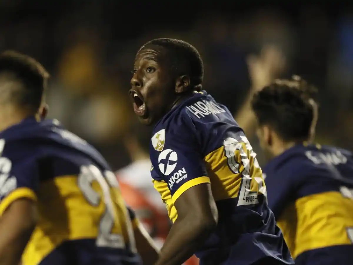 Según su representante, Hurtado quiere quedarse en Boca