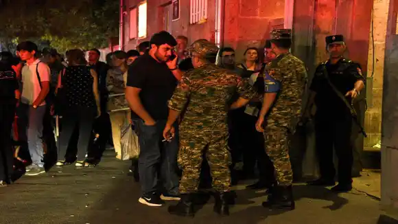 ¡OTRO CONFLICTO ARMADO! Armenia y Azerbaiyán se acusan de vulnerar tregua