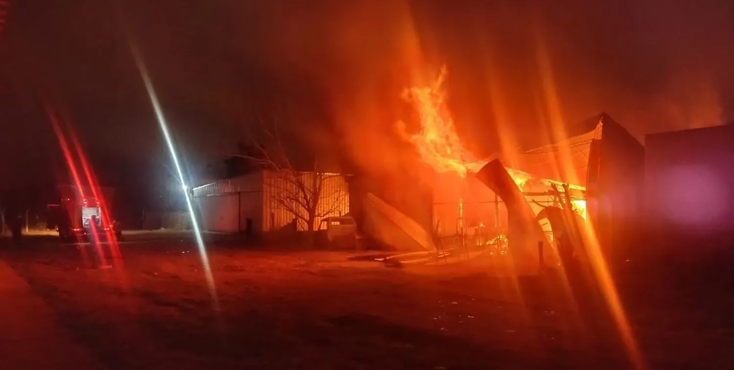 En el lugar trabajó personal de Bomberos Voluntarios de Esperanza, Franck y Humboldt, policías y la EPE.