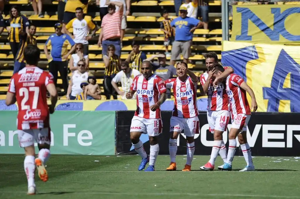 Unión goleó 4 a 0 a Rosario Central y se prende arriba