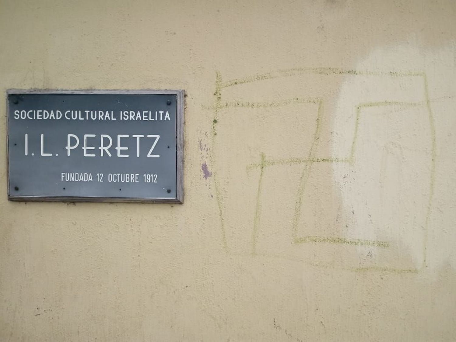 La provincia repudia las pintadas antisemitas en la sede de I.L. Peretz