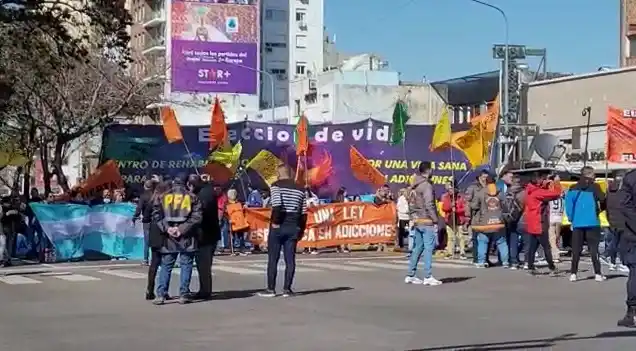 Corte frente a la Quinta de Olivos por un reclamo de familiares de personas en rehabilitación por adicciones