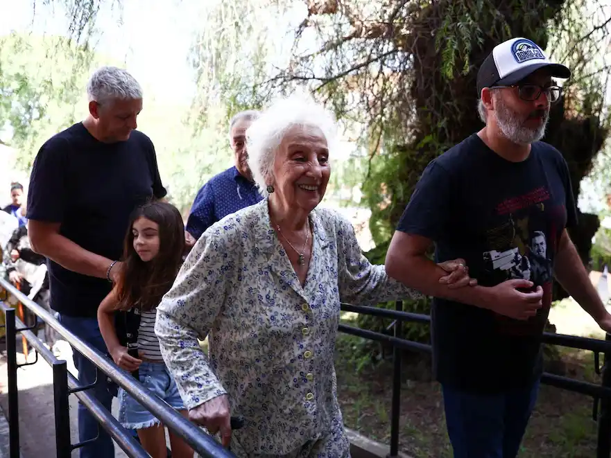 Estela de Carlotto sufrió un cuadro de intoxicación y fue internada en La Plata