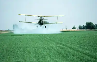 Buscan restringir el uso de agrotóxicos a 500 metros de poblaciones en la Provincia