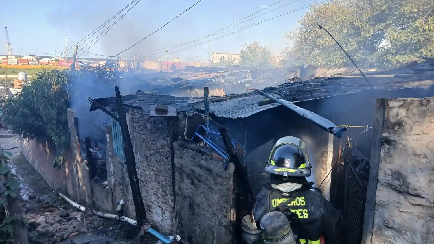 Una casa de zona sur se prendió fuego y una familia lo perdió todo