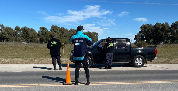 Control vehicular en el pórtico de Claromecó