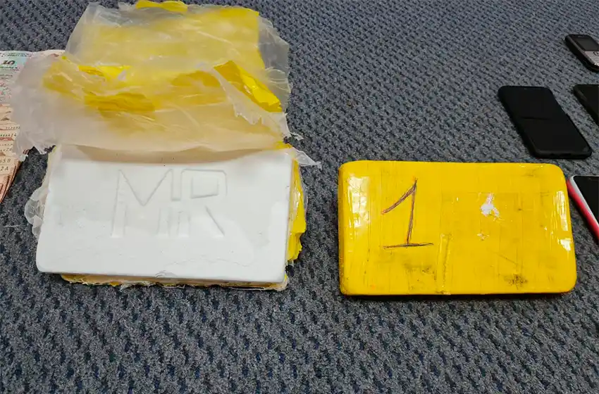 Hallan casi 3 kilos de cocaína, dinero y balanzas en tres allanamientos en el barrio Las Heras