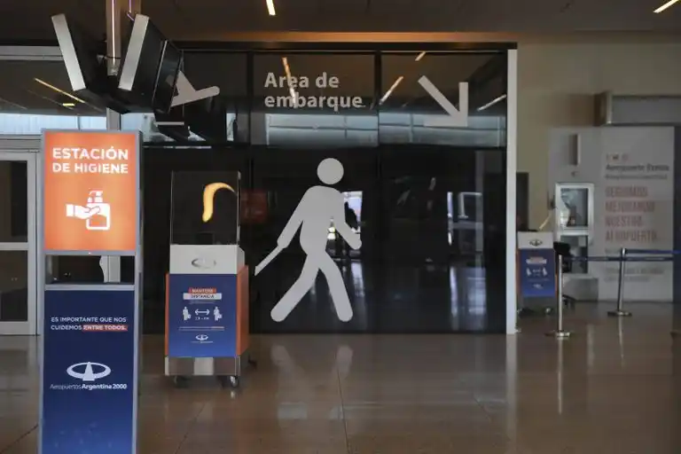 El Gobierno oficializó el cierre de fronteras para ingresar al país desde 10 países