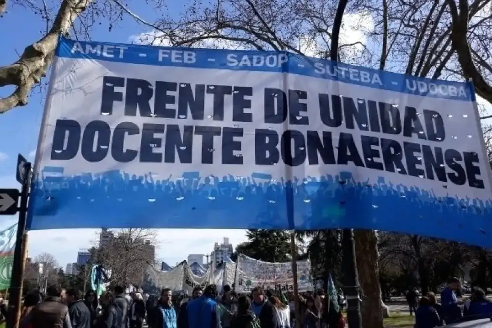 Los docentes anunciaron un paro, con reclamos a los gobiernos provincial y nacional.