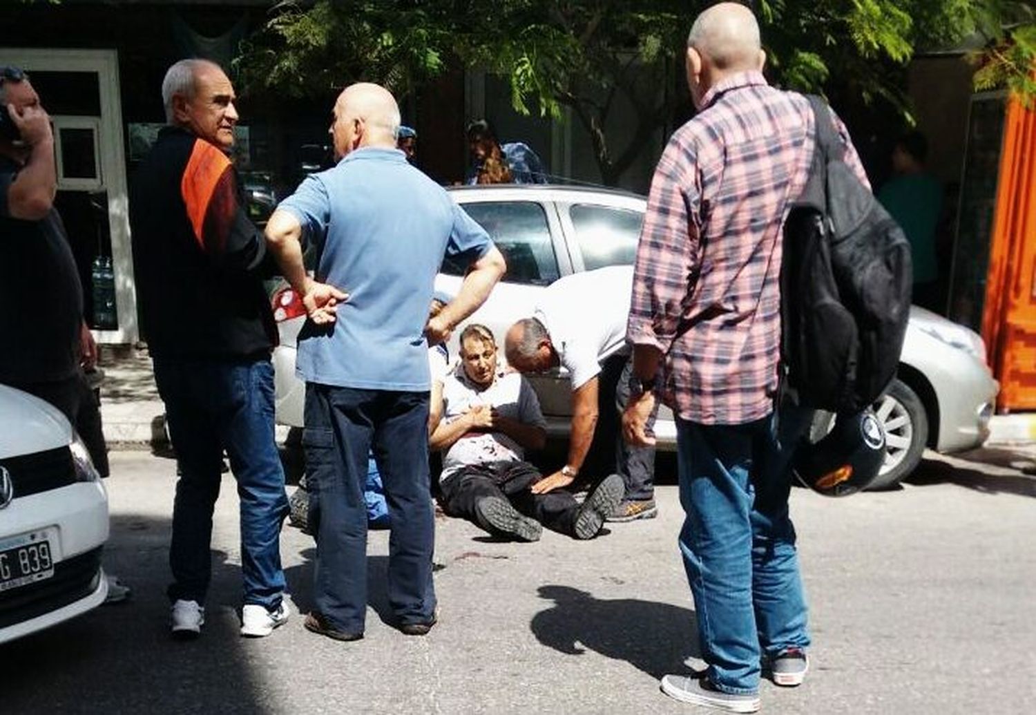 Balean a dos hombres que iban a depositar dinero a un banco del Puerto