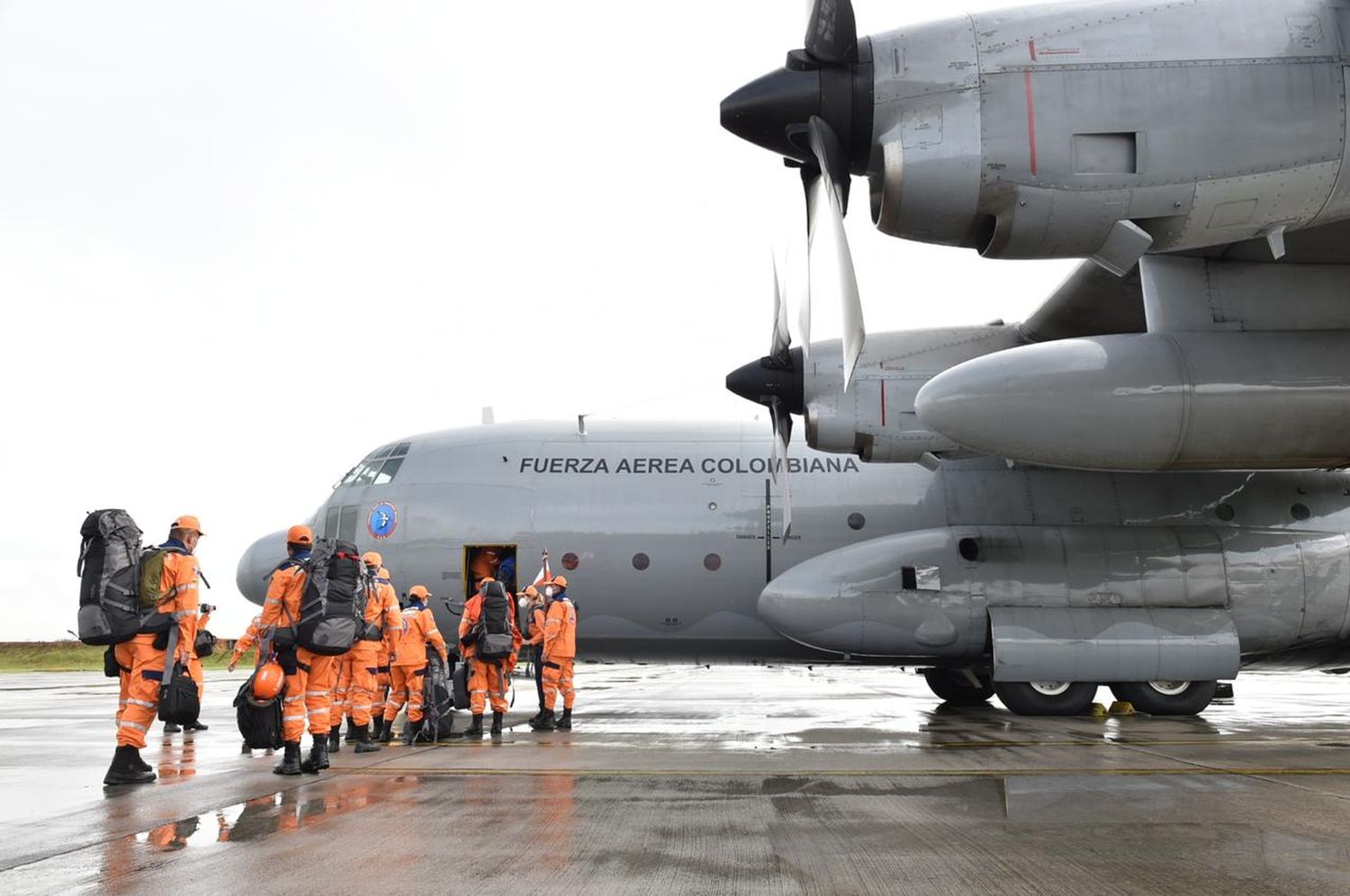 The Colombian Air Force, deployed in a humanitarian mission to Honduras