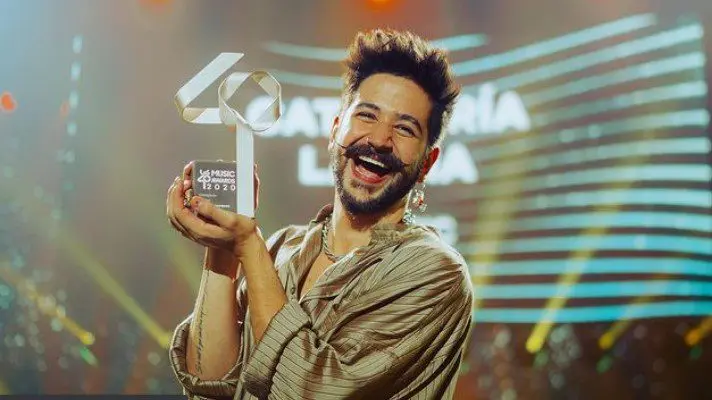 Camilo presenta versión de ‘Faltan cinco pa’ las 12′