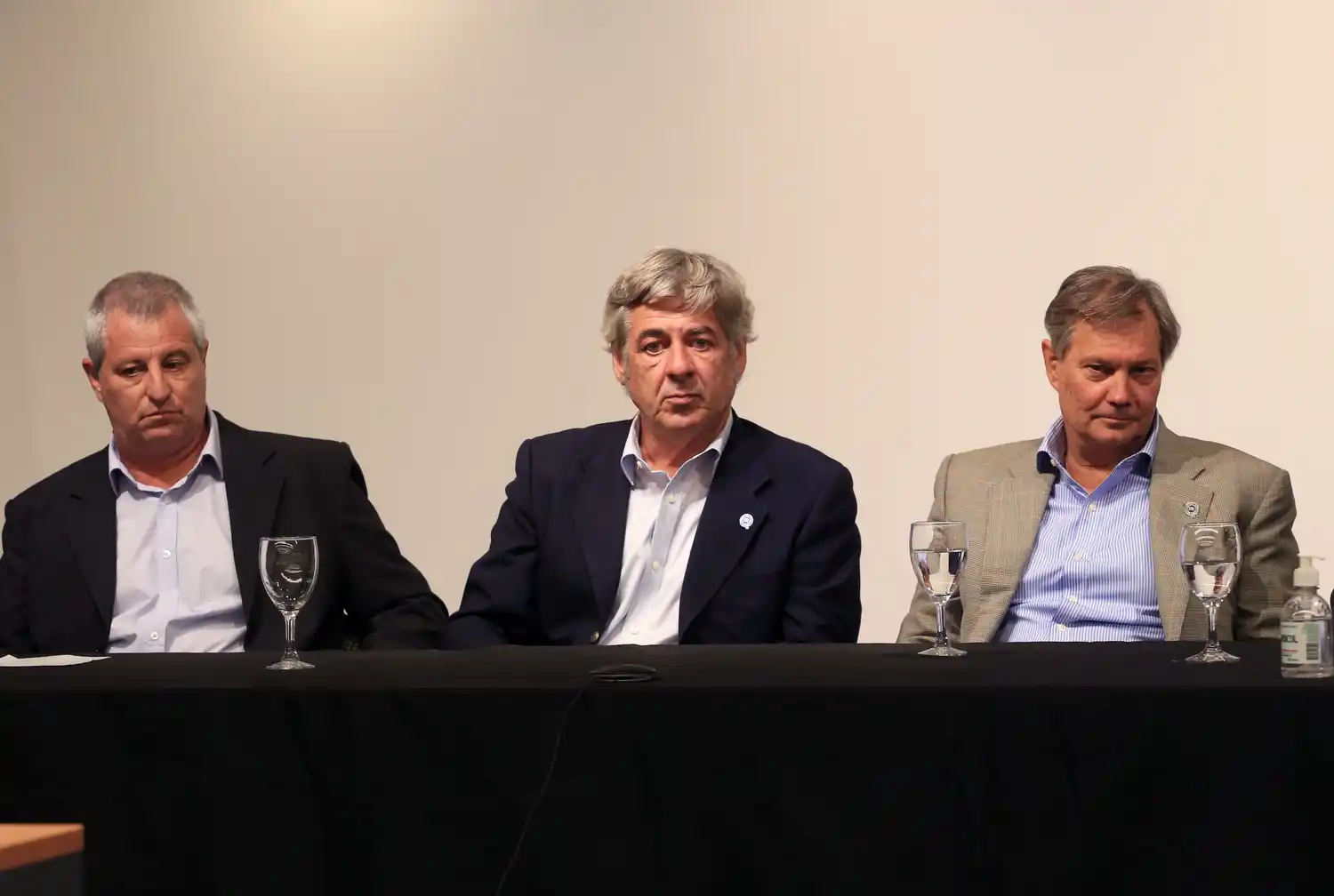El presidente de la Sociedad Rural Argentina (SRA), Nicolás Pino, junto a dirigentes ruralistas.
