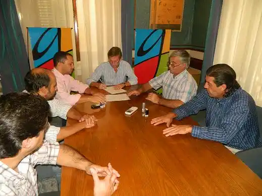 El Sindicato Municipal y el Ejecutivo acordaron un aumento salarial del 8%