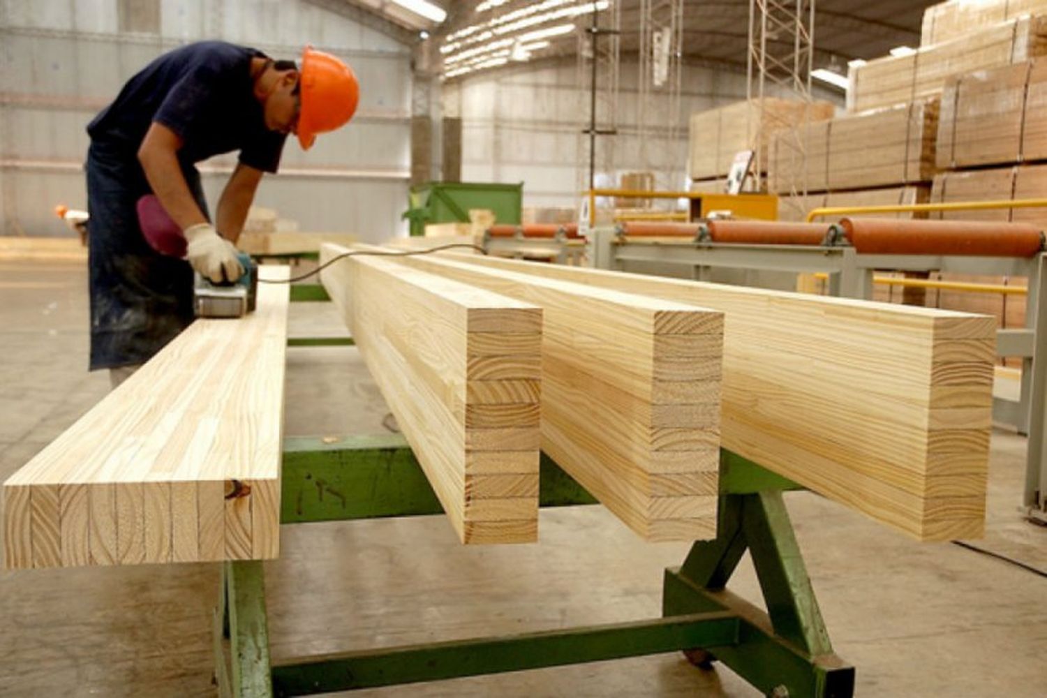 El Gobierno habilitó ocho nuevas actividades productivas para atenuar el impacto en la economía