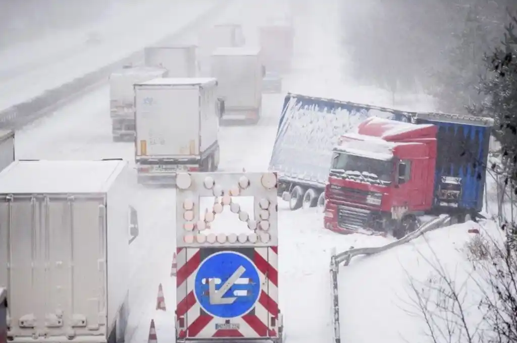 La nieve de la tormenta Darcy congela el tráfico en Europa