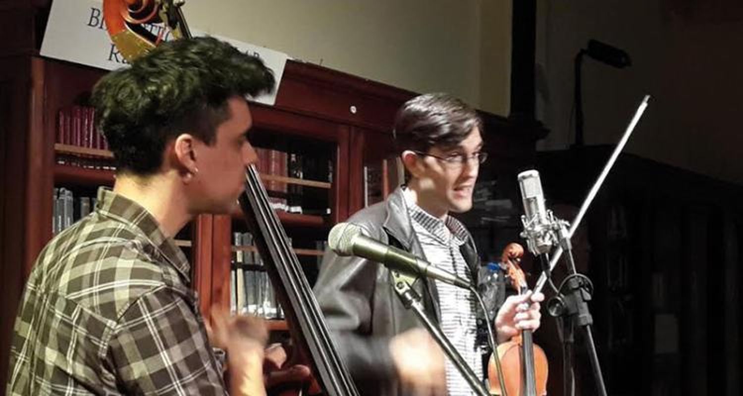 Excelente noche de música en la biblioteca