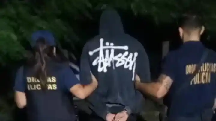 Traslada. Personal de Drogas Ilícitas de Necochea, al acusado de las actividades ilícitas