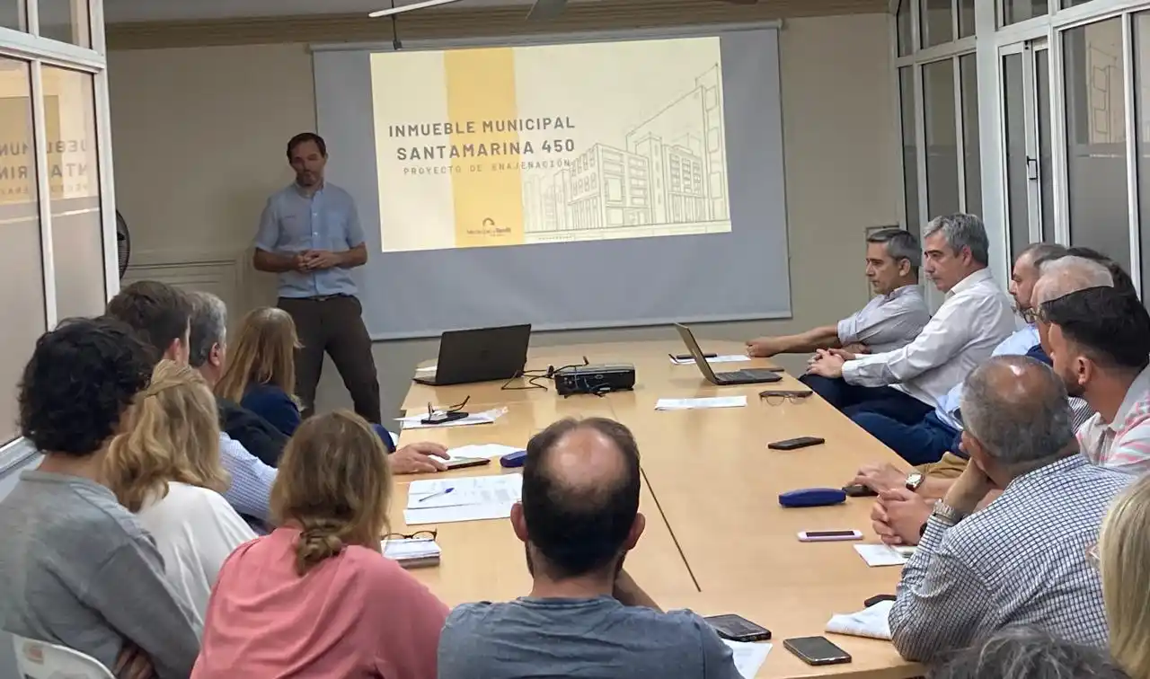 El Ejecutivo encabezó una reunión con concejales para explicar los alcances del proyecto para la venta del predio de Santamarina 450.