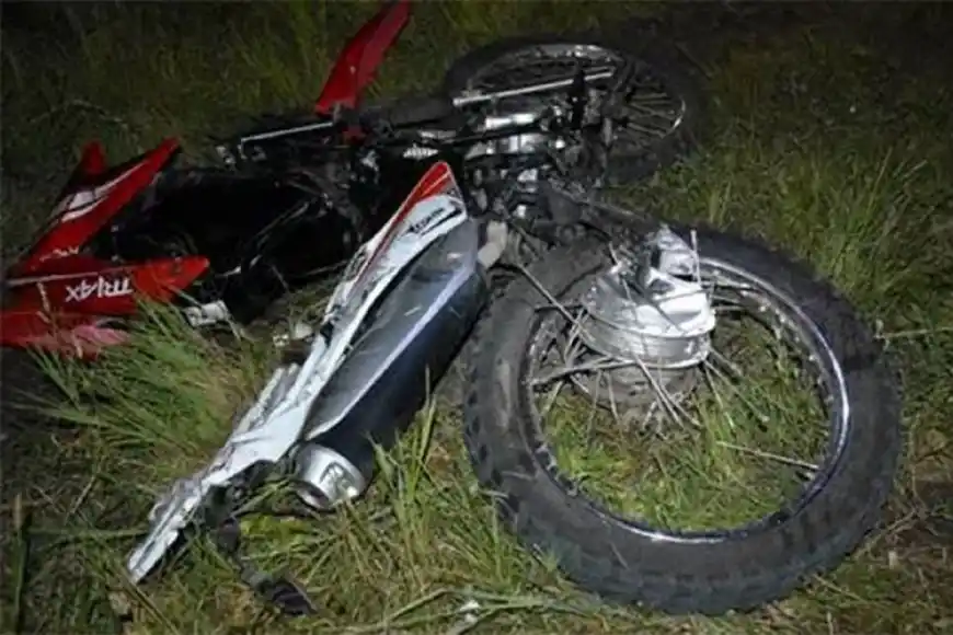 Falleció un motociclista al impactar contra un camión