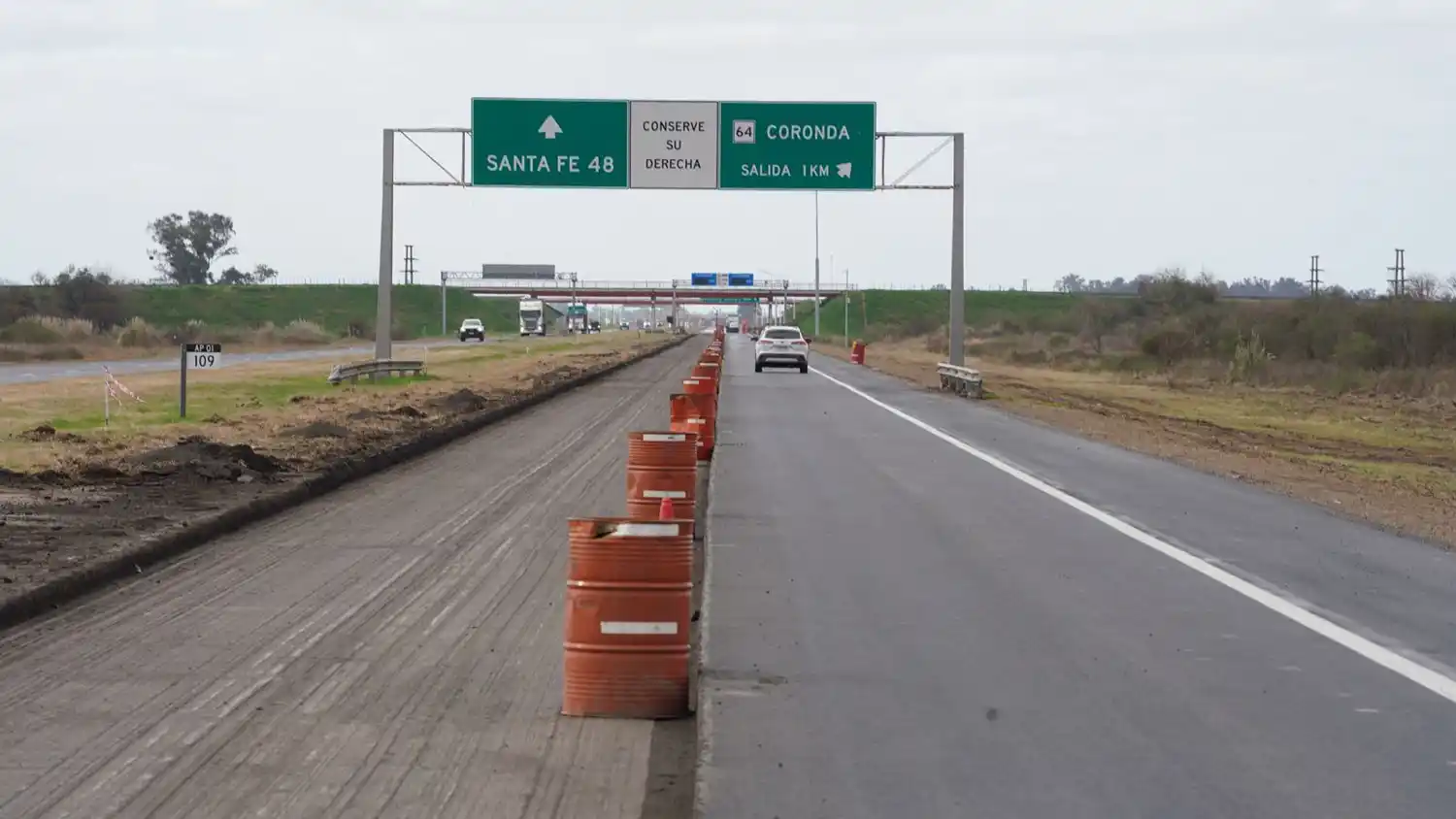 La autopista, en plena obra.