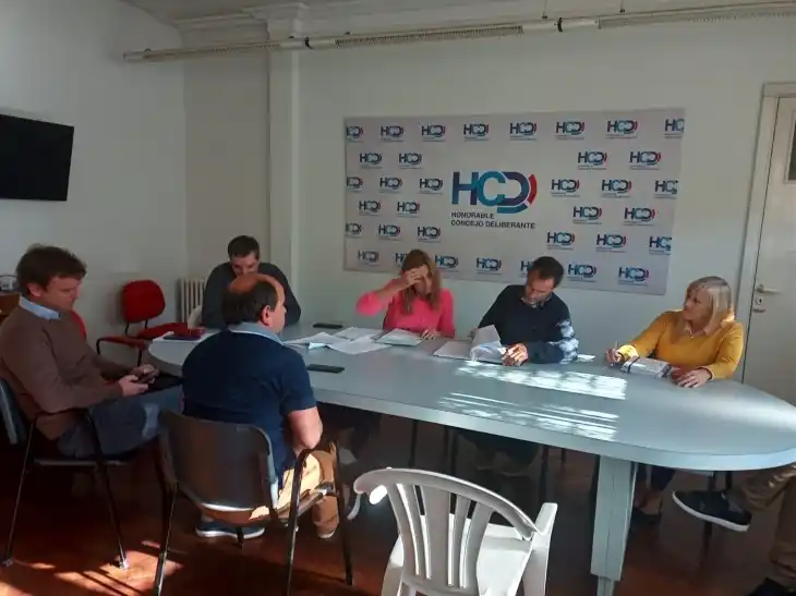 Irregularidades con tarjetas de ayuda social en Olavarría: Funcionario no se presentó a dar explicaciones y le dijeron que “no le da la nafta”