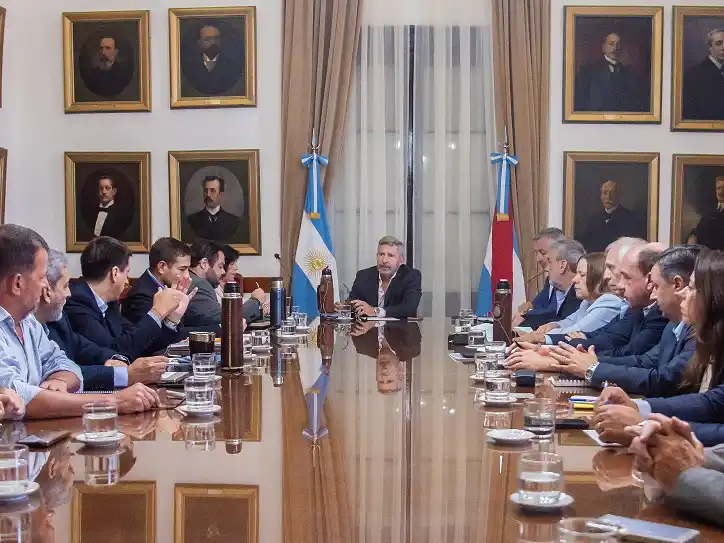 Con eje en infraestructura vial y gestión de recursos, Frigerio encabezó una nueva reunión de gabinete