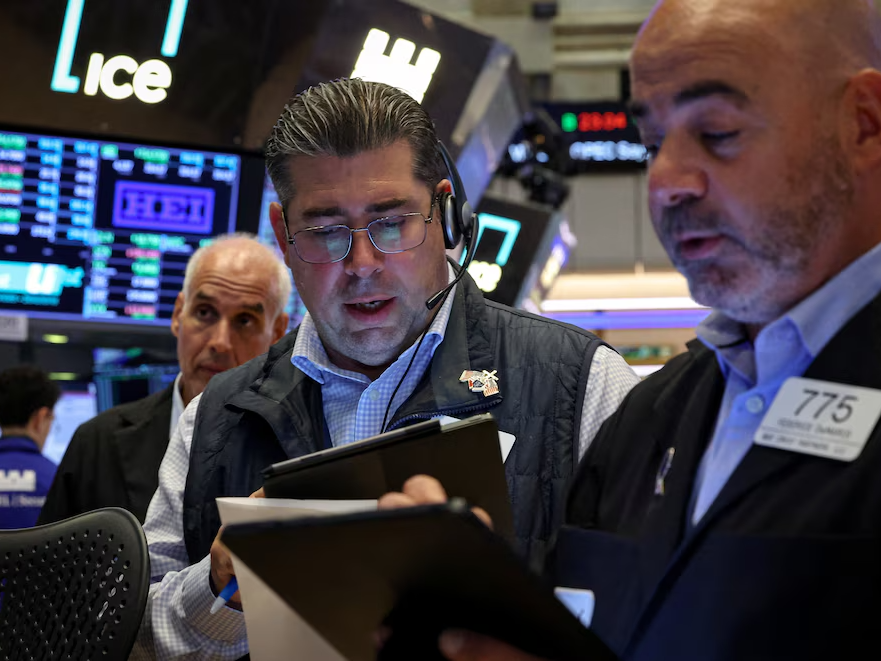 Caen las acciones y los bonos argentinos en Wall Street, con un riesgo país otra vez en 1.200 puntos