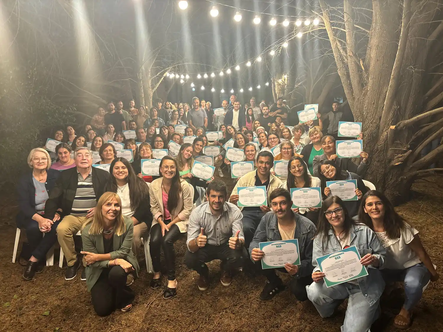 El intendente Leonel Chiarella junto a los participantes del programa.