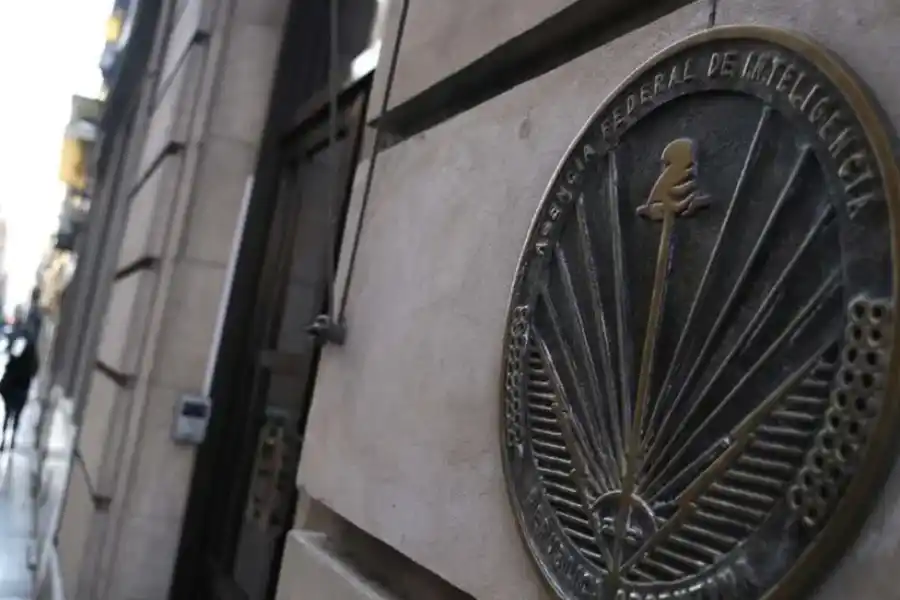 Milei ordenó la disolución de la Agencia Federal de Inteligencia y reflota la SIDE
