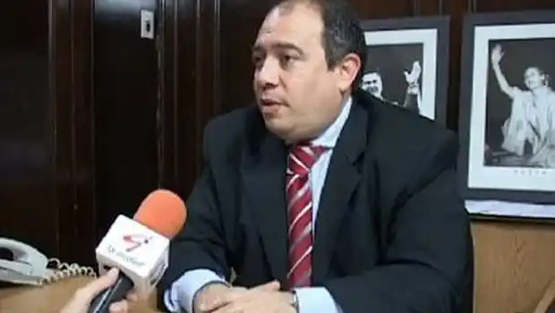  Renunció funcionario por una cámara oculta