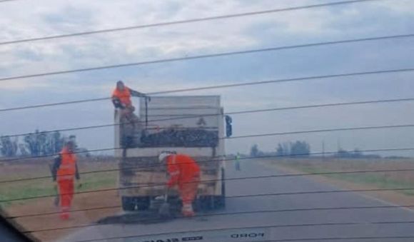 "¿Hasta cuándo seguirán tapando los baches con tierra?": alertan que la Ruta 188 en Pergamino sigue en grave deterioro
