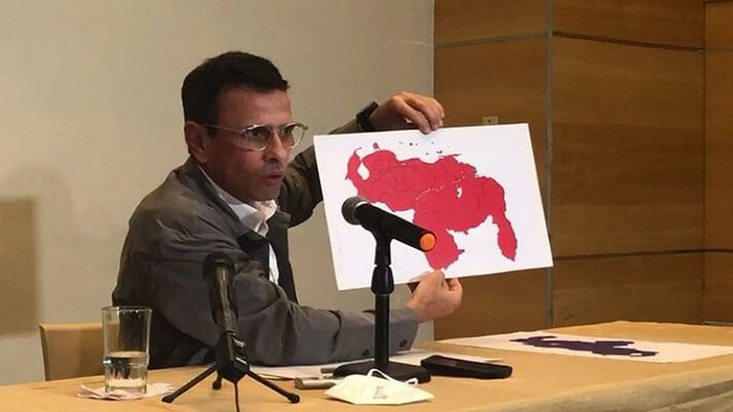 CON LA DISPERSIÓN DEL VOTO el mapa de Venezuela será «rojito» el 21N, alerta Capriles