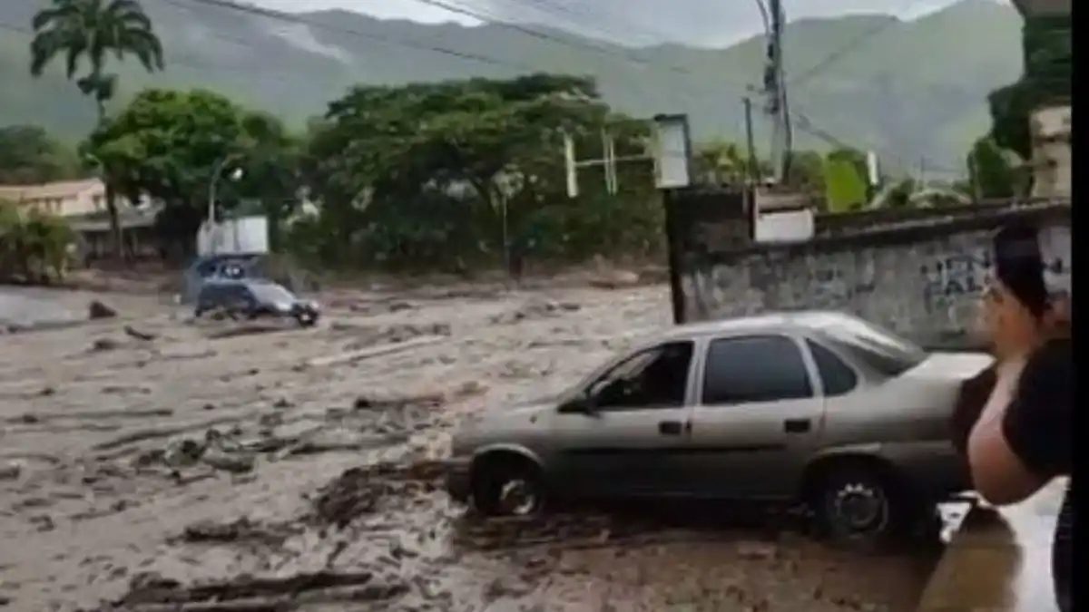 Emergencia en Maracay por el desbordamiento del río El Castaño