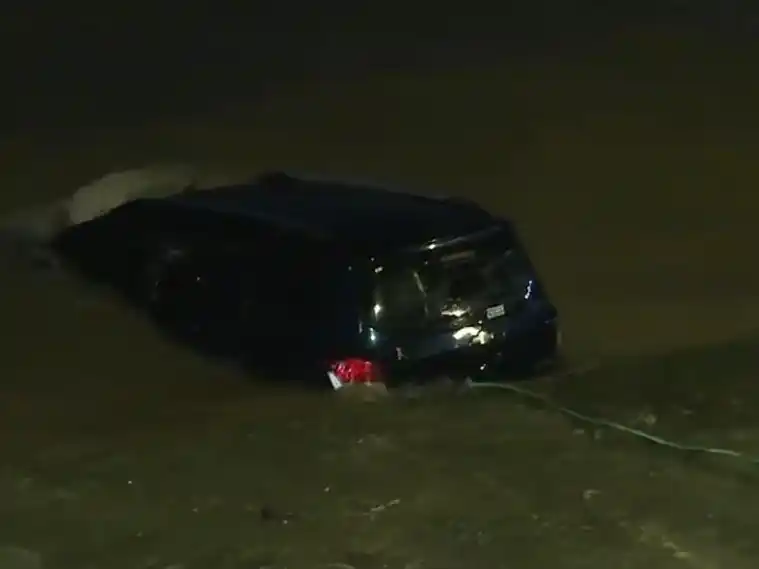 Dramático rescate en la Costanera: una mujer y su hija cayeron al Río de la Plata tras un accidente