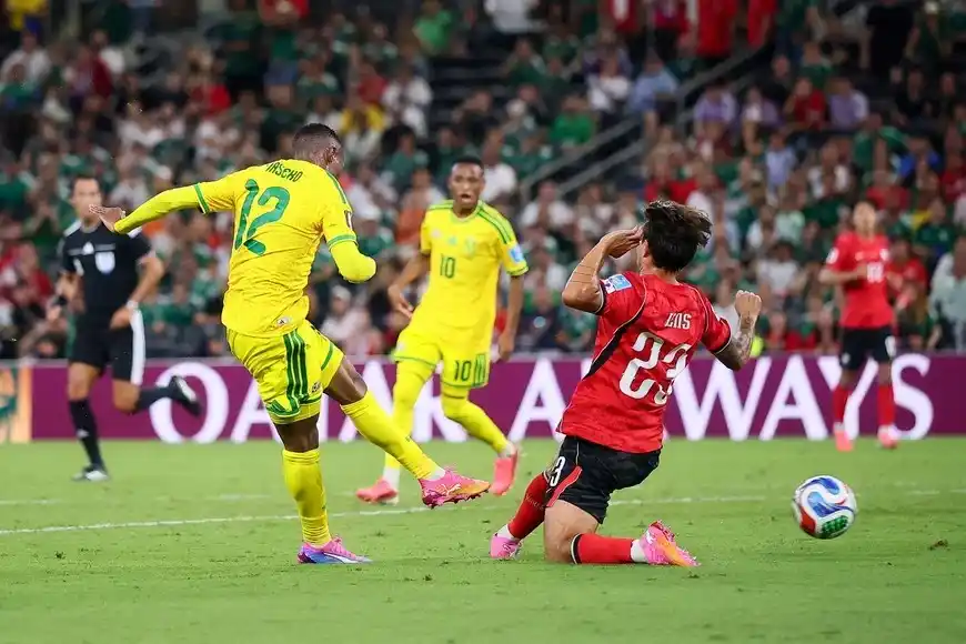 Thapelo Maseko metió el gol de la clasificación sudafricana a los 63 minutos de juego. Foto: Reuters.