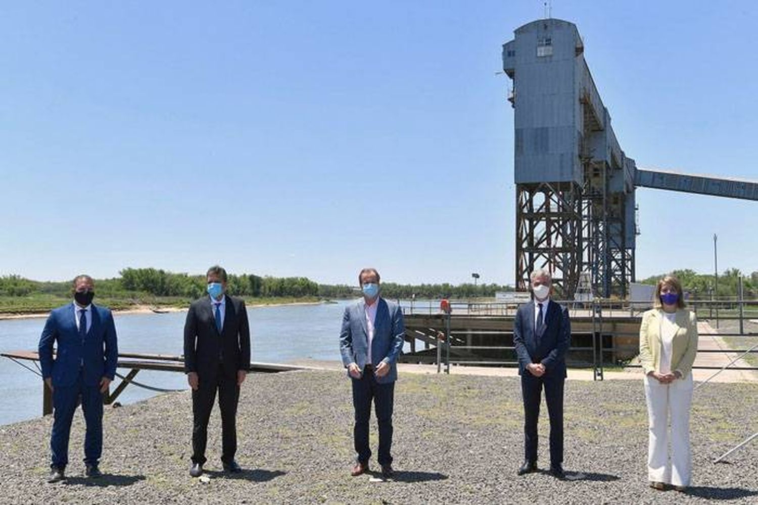 Dragarán los puertos de Diamante e Ibicuy y se construirán seis terminales de transporte 