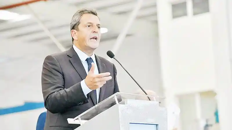 Sergio Massa: “Nos pusieron el cepo por un
endeudamiento para financiar fuga de capitales”