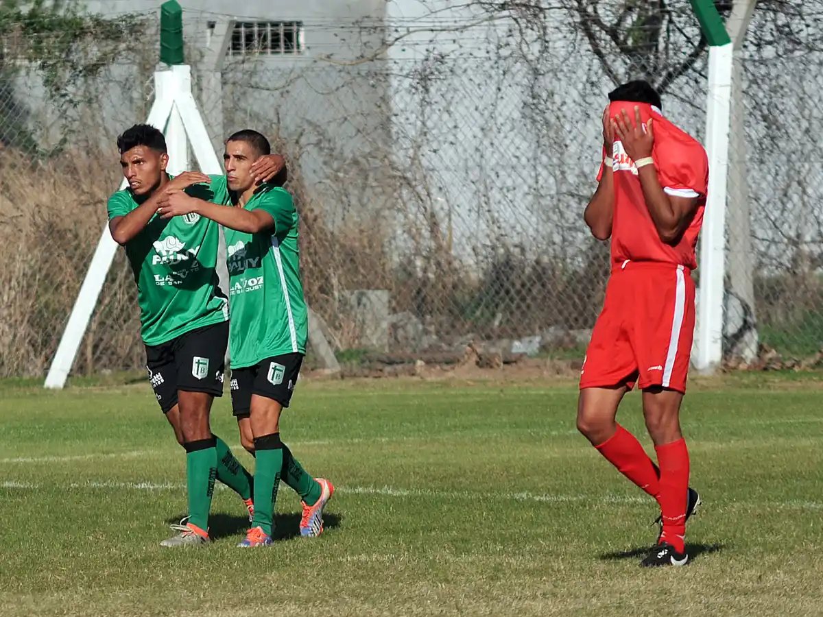 Sportivo ganó y sigue dando pelea arriba  