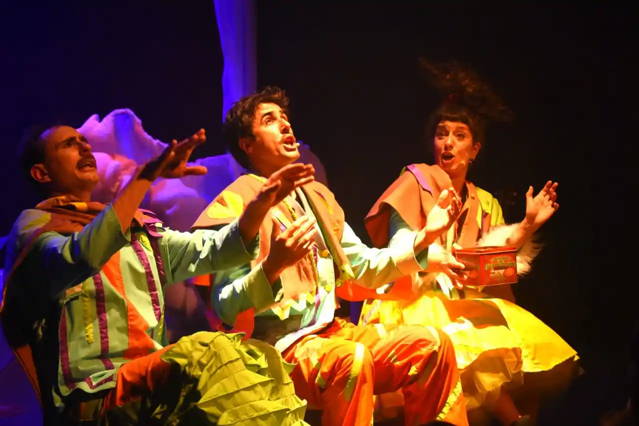 La compañía Par Mil cumple 10 años junto al teatro y lo celebra con una función especial en La Fábrica