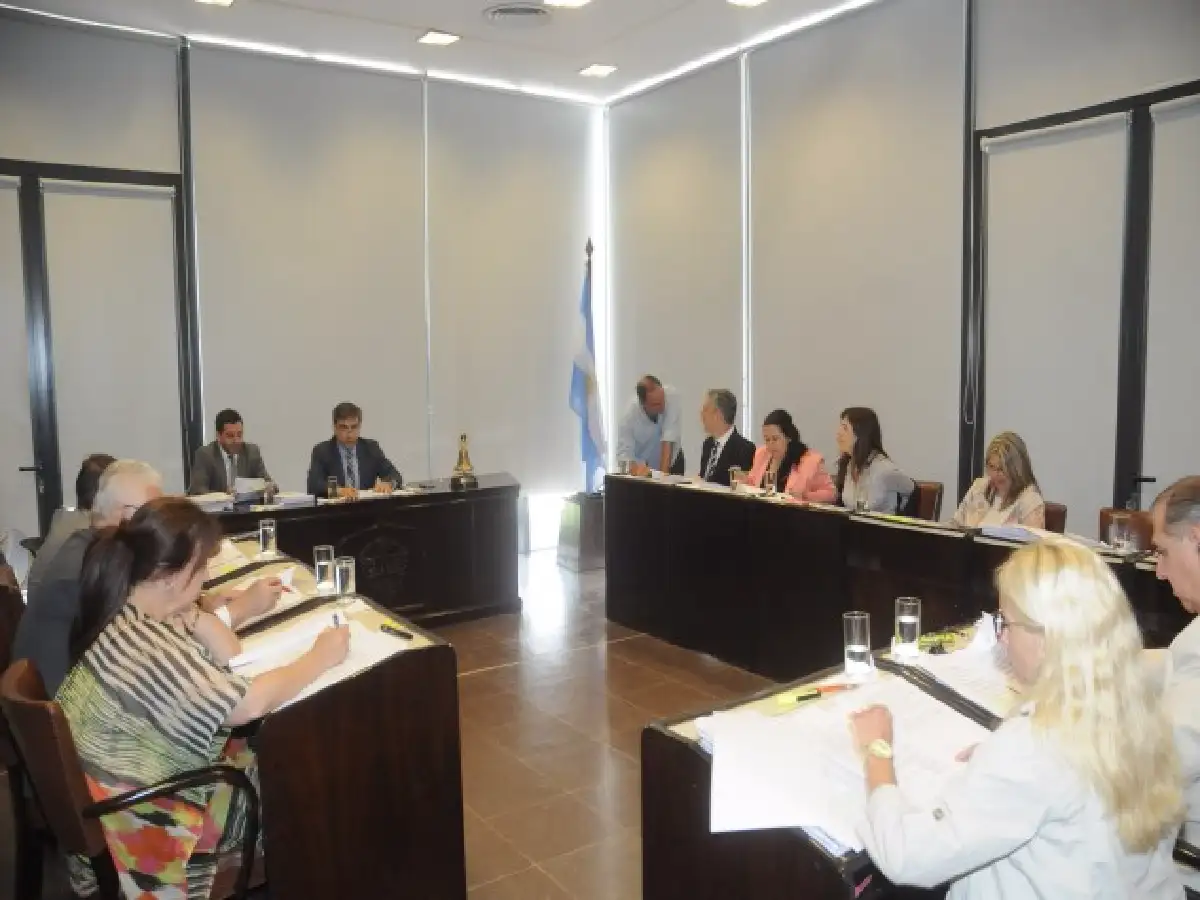 Tratan paquete de medidas económicas para 2017